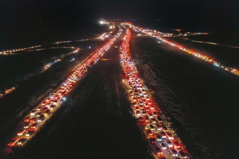 Suriyeliler başkent Şam’a aktı: ‘Yeni gelmedik geri geldik’