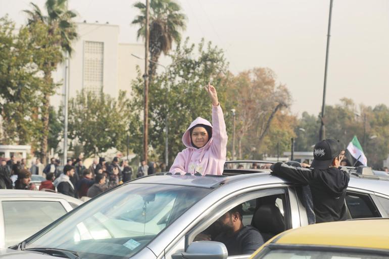 Suriyeliler başkent Şam’a aktı: ‘Yeni gelmedik geri geldik’