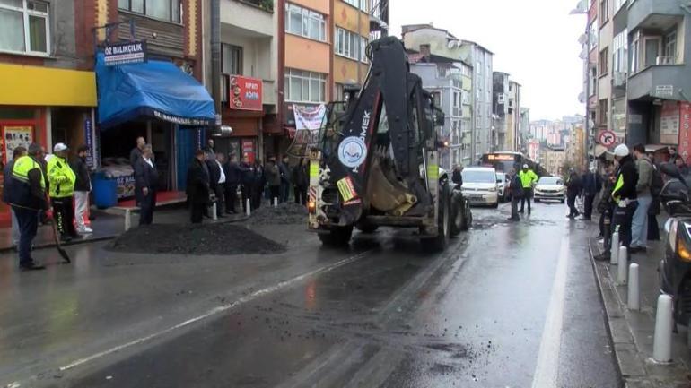 İETT otobüsü geçtiği sırada yol çöktü, araç mahsur kaldı