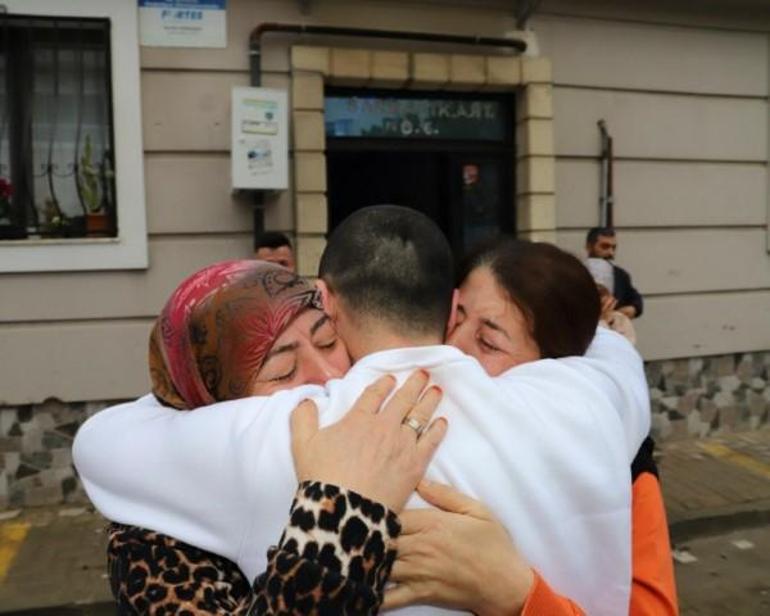 Esad düştükten sonra özgürlüğüne kavuştu Suriyede hapse atılan Manisalı genç, yaşadıklarını anlattı: Türk lirası uzatınca yakalandım, işkence gördüm