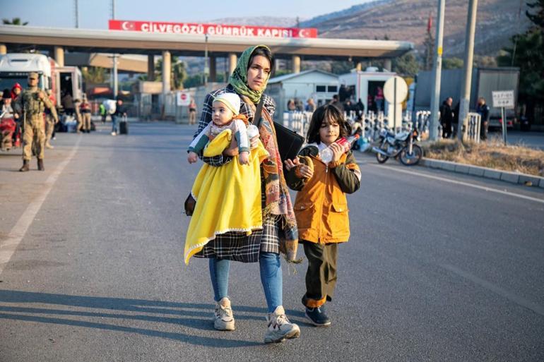 Suriyeliler ülkelerine dönüyor: Biz her zaman kardeş kalacağız