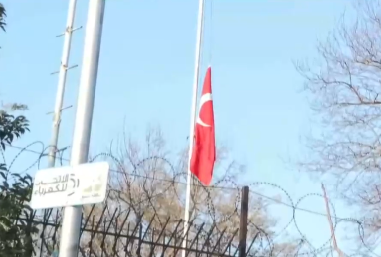 12 yıl sonra bir ilk: Şamda Türk büyükelçiliği Türk bayrağı göndere çekildi