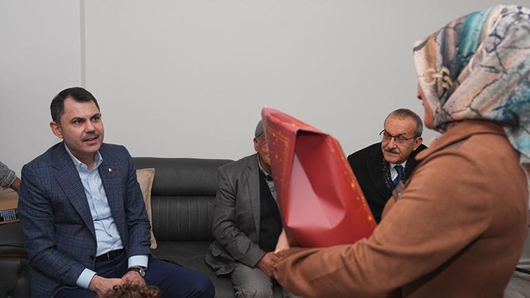 Bakan Kurumdan köy evlerine taşınan depremzede aileye ziyaret