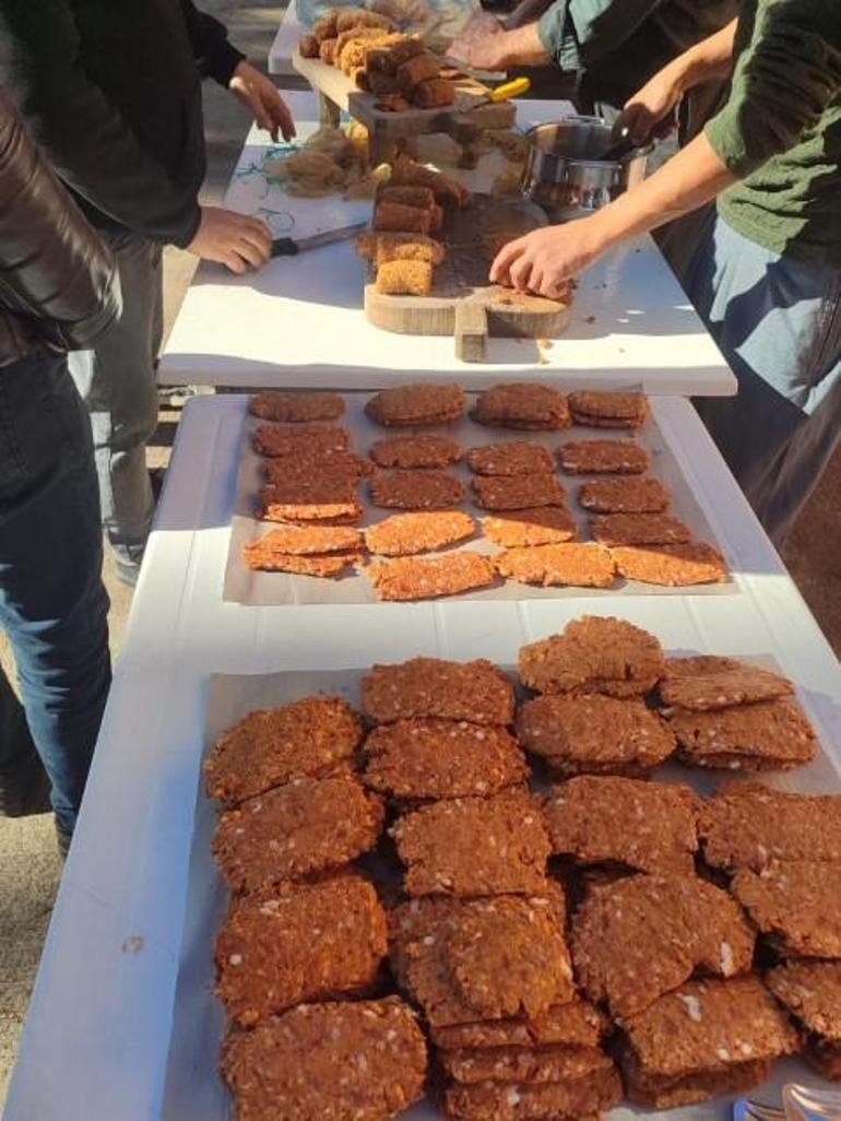 Çobandan anlamlı hareket: Yerli malı haftasında öğrencilere sucuk ekmek ikram etti