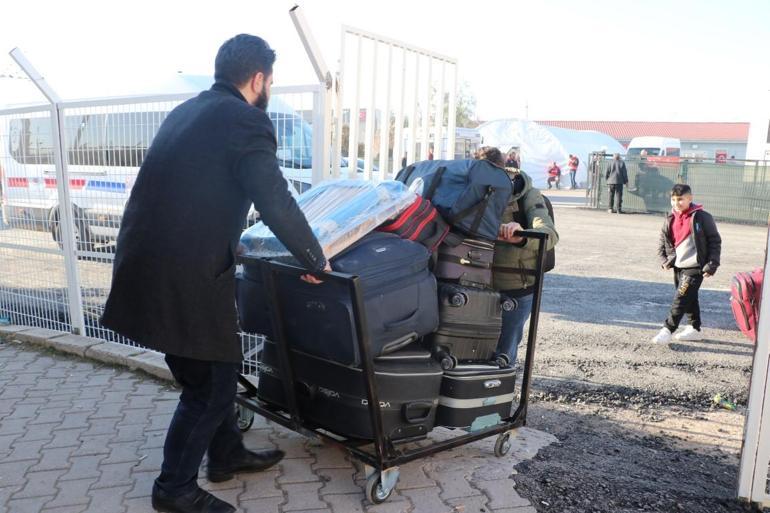 Suriyelilerin ülkelerine dönüşlerini kolaylaştıracak yeni adımlar devrede... Döviz ve ziynet eşyası çıkışlarına yönelik düzenleme