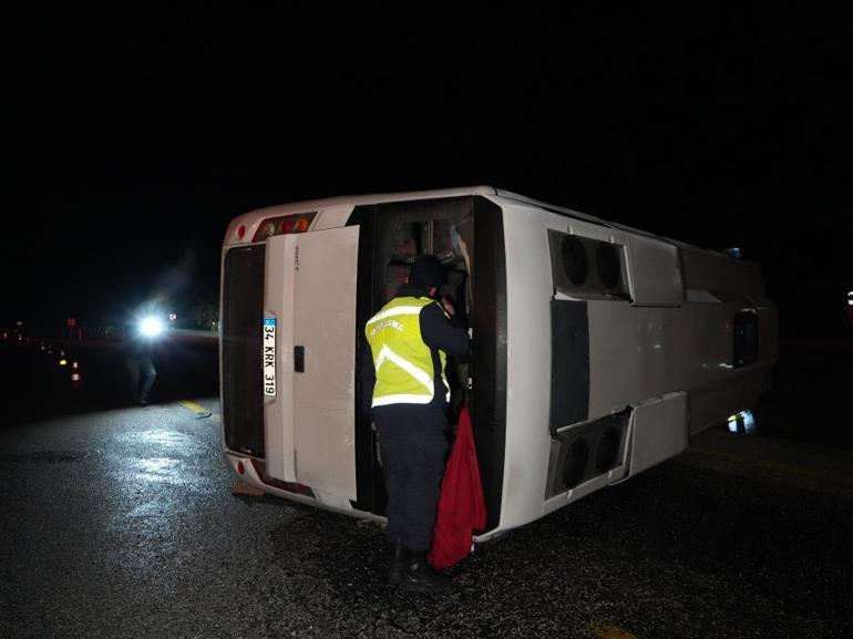 Cenaze için Sinopa giden midibüs devrildi: 1 can kaybı, 23 yaralı