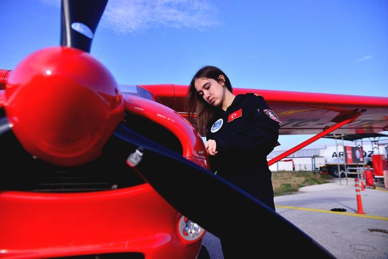 T�rkiye'de bir ilk... 16 ya��nda en gen� pilot aday� oldu