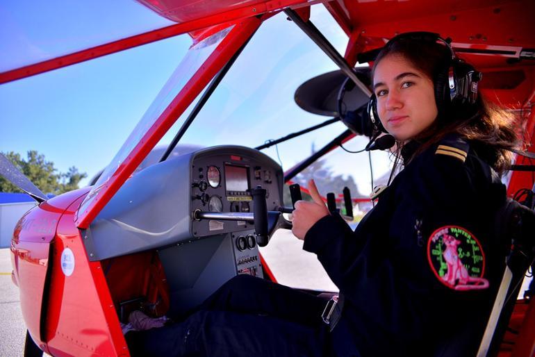 T�rkiye'de bir ilk... 16 ya��nda en gen� pilot aday� oldu