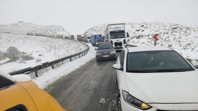 İstanbul için kar uyarısı AKOM saat verdi... Megakentte sıcaklıklarda sert düşüş