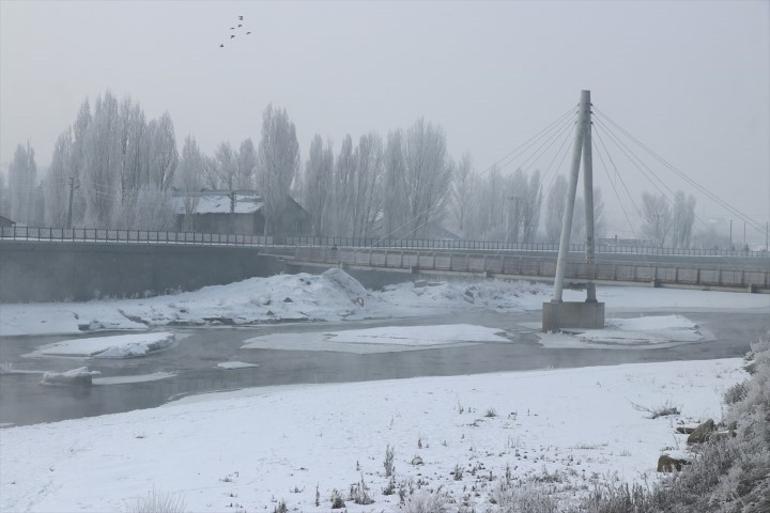 Anadolunun Sibiryası: Her şey buz tuttu Hava sıcaklığı eksi 28e düştü; ağaçlar dondu, otomobiller muşambayla kaplandı