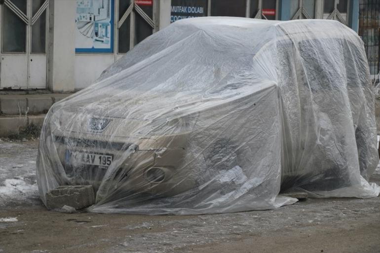 Anadolunun Sibiryası: Her şey buz tuttu Hava sıcaklığı eksi 28e düştü; ağaçlar dondu, otomobiller muşambayla kaplandı