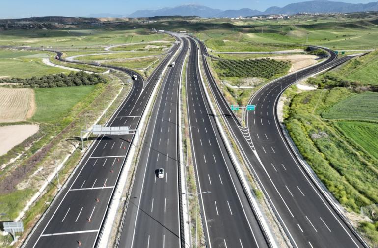 Son dakika haberi... Cumhurbaşkanı Erdoğan: Efes, Didim, Kuşadası gibi turizm yerlerine ulaşım kolaylaşacak