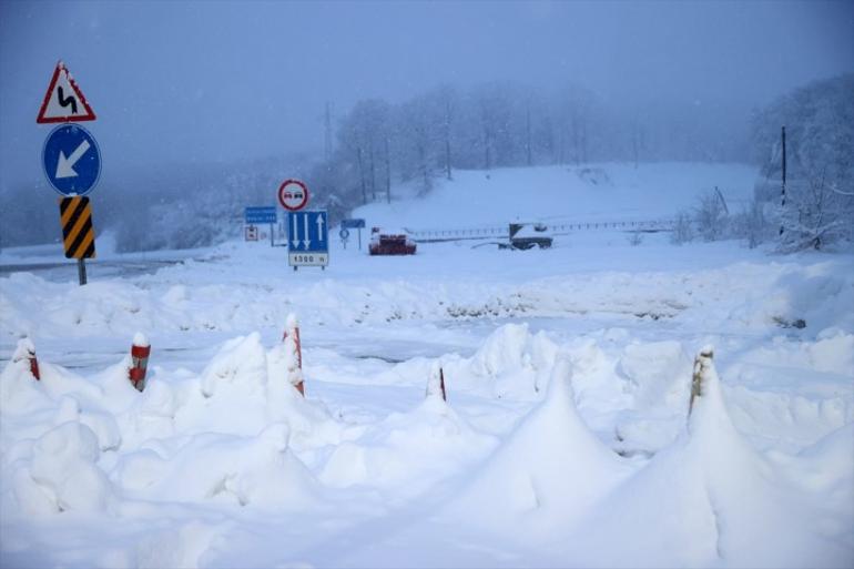 Balkanlardan gelen kar İstanbula ilerliyor Bölgede kartpostallık manzaralar ortaya çıktı