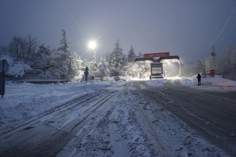 Balkanlardan gelen kar İstanbula ilerliyor Bölgede kartpostallık manzaralar ortaya çıktı