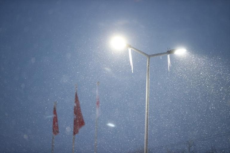 Balkanlardan gelen kar İstanbula ilerliyor Bölgede kartpostallık manzaralar ortaya çıktı