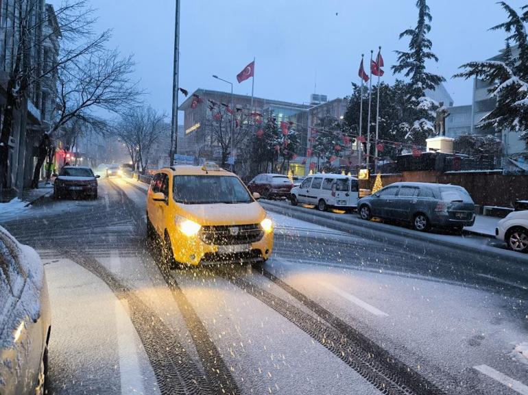 Balkanlardan gelen kar İstanbula ilerliyor Bölgede kartpostallık manzaralar ortaya çıktı