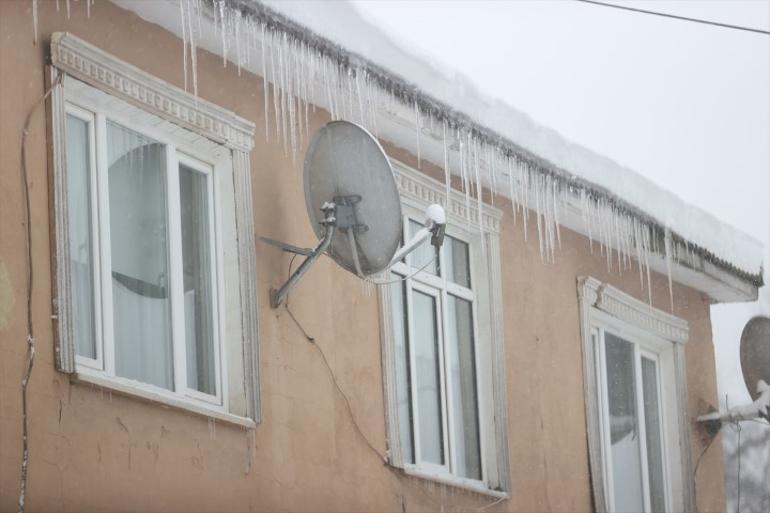 Balkanlardan gelen kar İstanbula ilerliyor Bölgede kartpostallık manzaralar ortaya çıktı