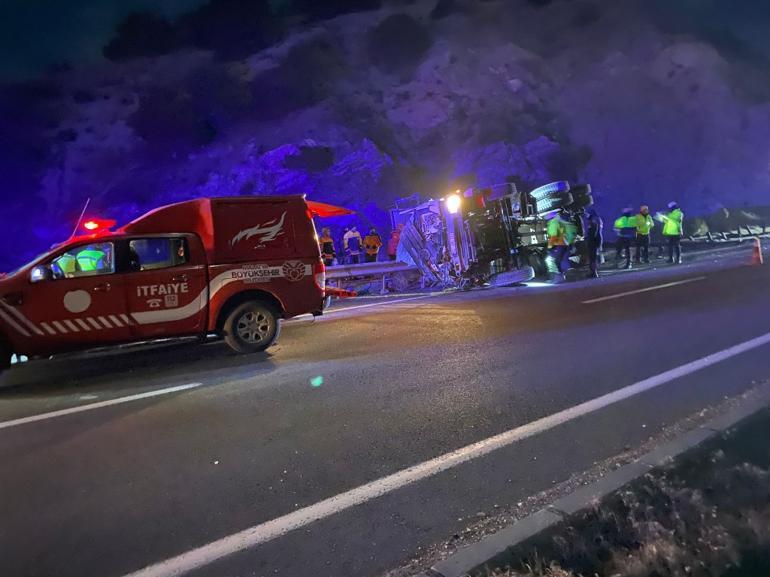 Malatyada TIR devrildi 2 can kaybı, 1 yaralı