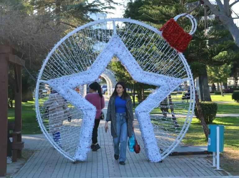 Bir yerde kar, tipi ve mahsur kalan araçlar; bir yerde ise 30 derecelik yaz havası