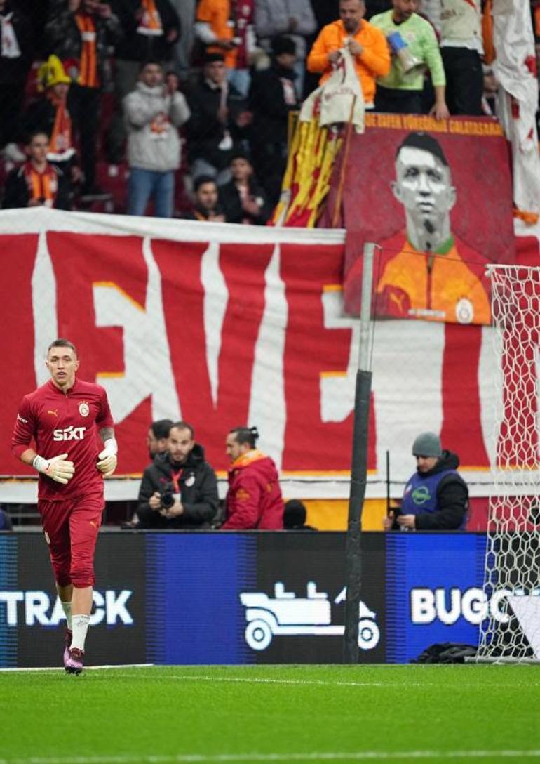 Galatasarayda taraftarla barışan Musleradan maç sonunda veda gibi açıklama: Yavaş yavaş sona geliyoruz