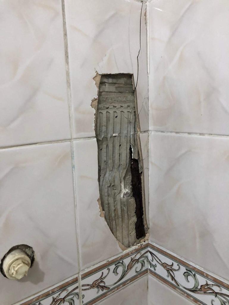 Bahçelievlerde kolonlarında çatlaklar oluşan ve sallanan bina tahliye edildi
