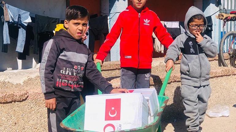 Türk Kızılay, çadır ve barınma malzemelerinden oluşan 57 tırın Gazzeye giriş yaptığını bildirdi