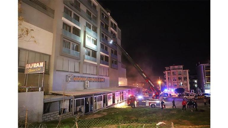 Denizlide 7 katlı binada yangın çıktı