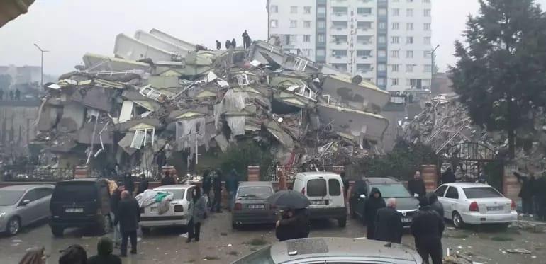 Felakete Ebrar Sitesinde yakalanmıştı Depremde 280 akrabasını kaybetti hikayesi Türkiyeyi ağlattı: Bu hayatta annen yoksa, kimsen yok