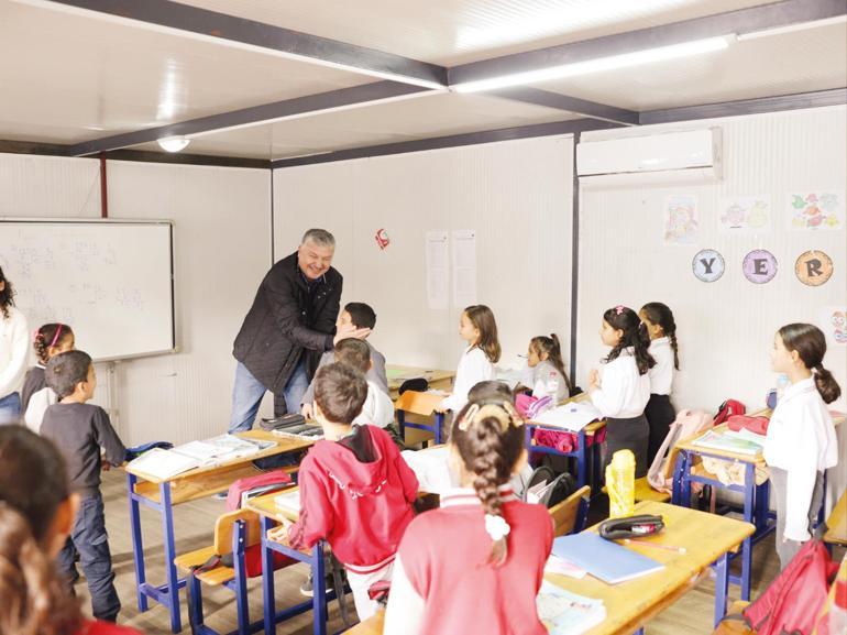 Sahadan çekilmediler