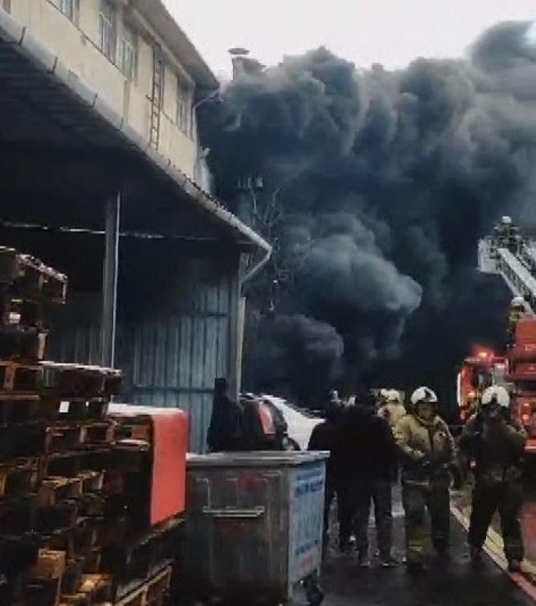 İstanbulda fabrikada yangın paniği Mahsur kalanlar kurtarıldı