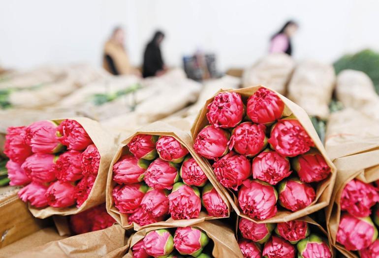 Mağaza ve e-ticarette hareketlilik başladı... Sevgililer Günü bereketi