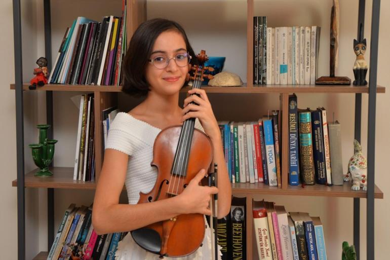 Keman sanatçısı Laçin Akyola acı veda Gözyaşlarıyla son yolculuğuna uğurlandı