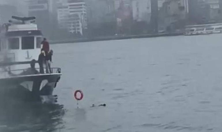 İstanbulda köprüden düşen kadını balıkçılar kurtardı