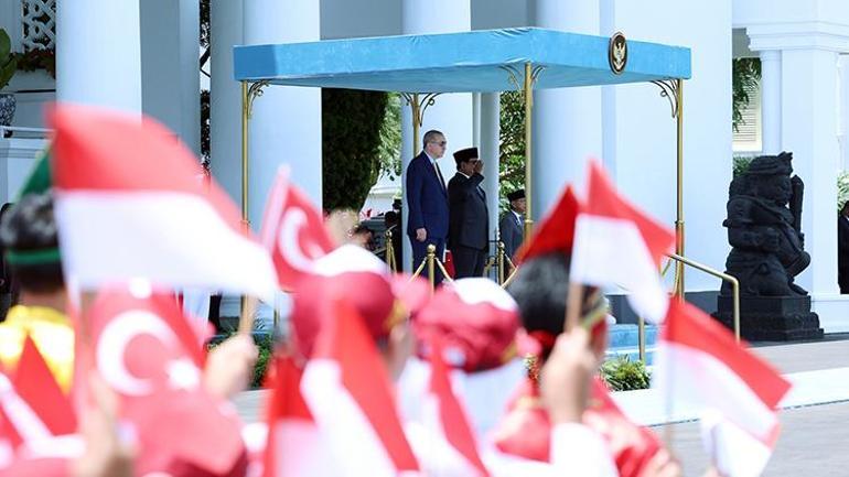 Cumhurbaşkanı Erdoğan Endonezyada resmi törenle karşılandı