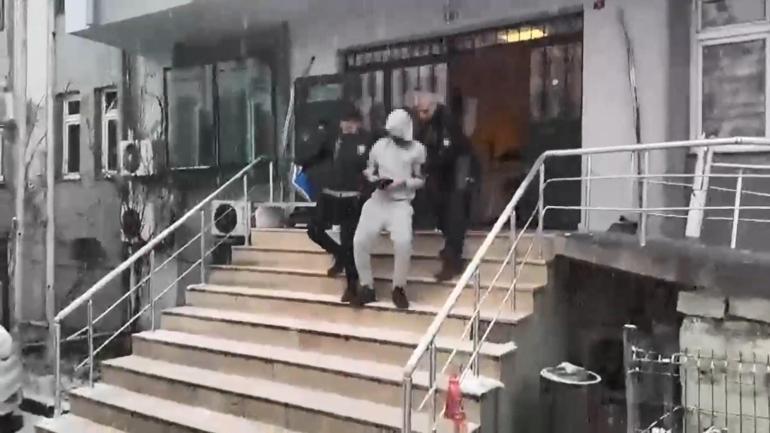 Başakşehirde dehşete düşüren olay Camide kendisine yardım etmek isteyen kişiyi makasla yaraladı