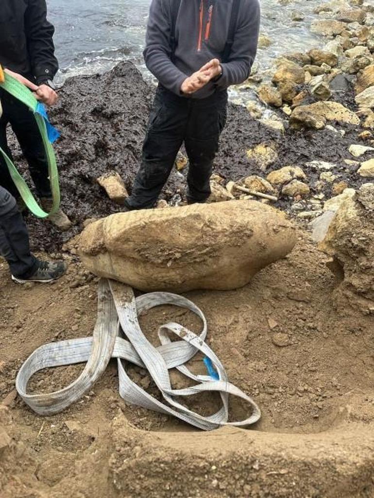 Bir vatandaş fark etti: Dalgalar aşındırınca hazine ortaya çıktı
