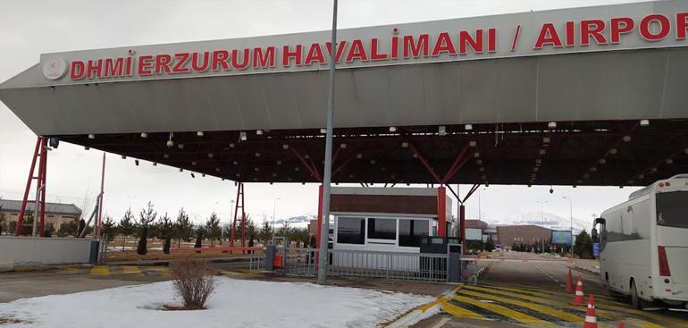 Havada kaos! Yolcular kavga etti, u�ak acil ini� yapt�