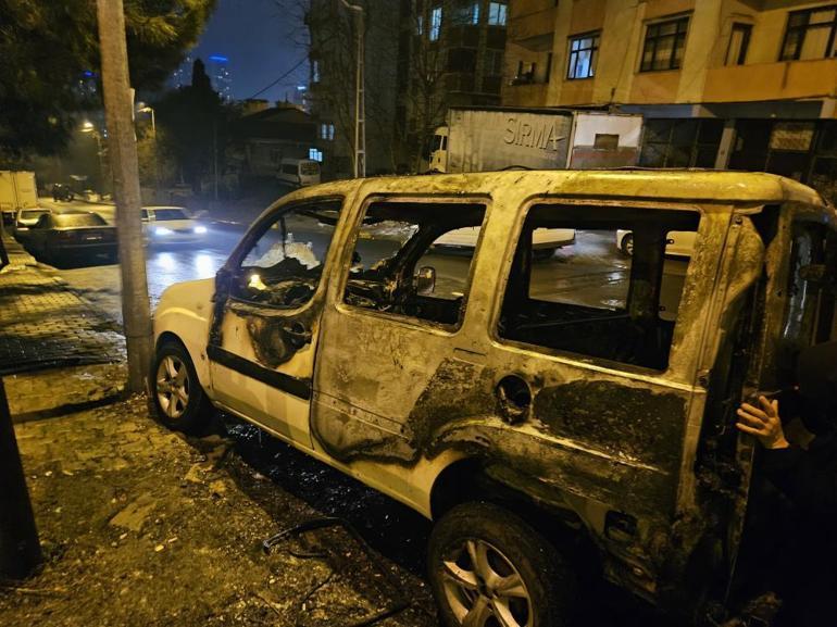 Eyüpsultanda korkutan patlama Alev alan araçta patlamalar peş peşe geldi