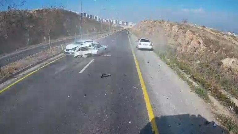 Şanlıurfada 4 otomobilin karıştığı zincirleme kaza kamerada