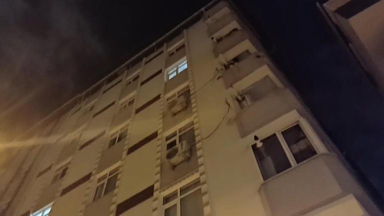 Küçükçekmecede korku dolu anlar 7 katlı bina tahliye edildi