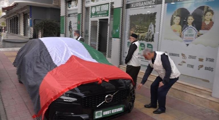 Gördüğü görüntülerden etkilendi; 5 milyon liralık aracını bağışladı