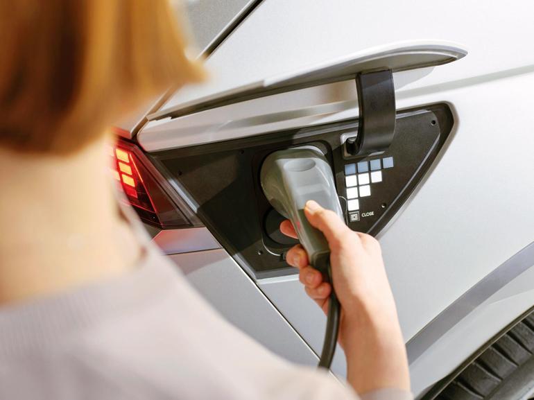 Güney Koreli Hyundai Türkiye’deki fabrikasında 2026’dan itibaren elektrikli model üretecek... İzmit’e elektrikli otomobil yatırımı