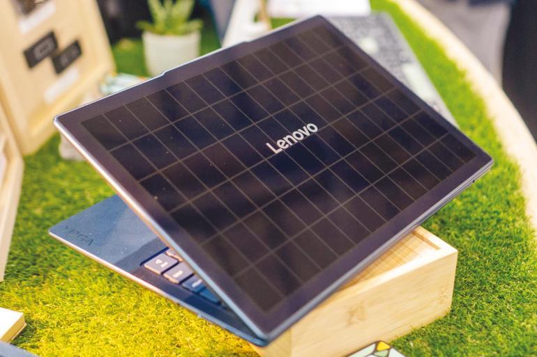 Dünyanın en büyük teknoloji şovu Barcelona’da başladı... Yapay zekâ fuarı ele geçirdi