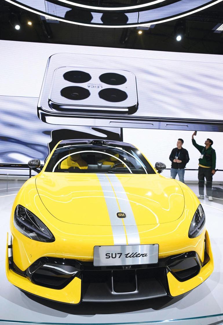 Dünyanın en büyük teknoloji şovu Barcelona’da başladı... Yapay zekâ fuarı ele geçirdi