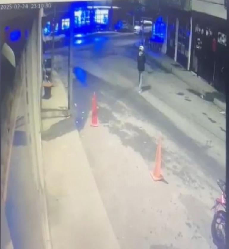 İstanbulda esnafın kâbusu oluşlardı... Evlerinde bomba ve çok sayıda silah ele geçirildi