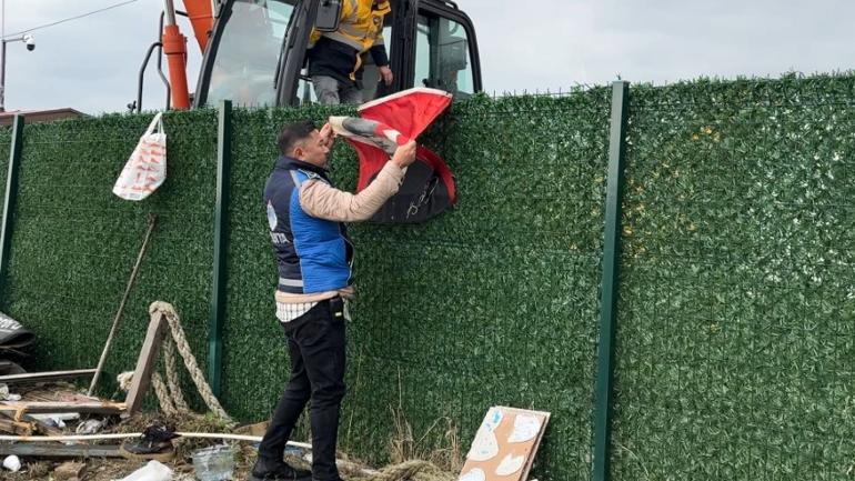 Avcılarda denizin dibinde temizlik yapıldı, çıkan malzeme ekipleri şaşkına çevirdi