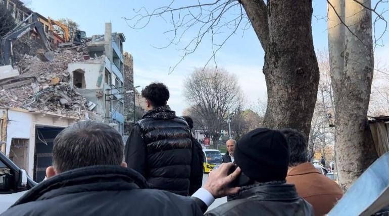 Belediyeden seyirlik çalışma Kilometrelerce uzaktan gelenler var... İftara kadar vakit geçirmek için film izler gibi izliyorlar