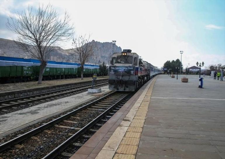 5 yıl aradan sonra komşu ülkenin başkentine tren seferleri başladı