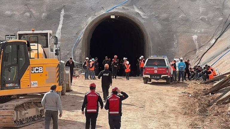 Tren tüneli inşaatına kaya düştü: 1 ölü, 1 yaralı var