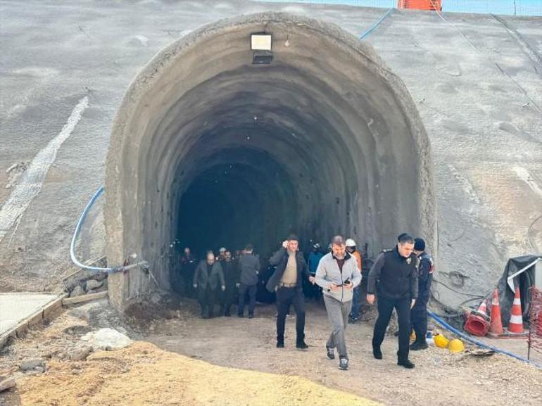 Tren tüneli inşaatına kaya düştü: 1 ölü, 1 yaralı var